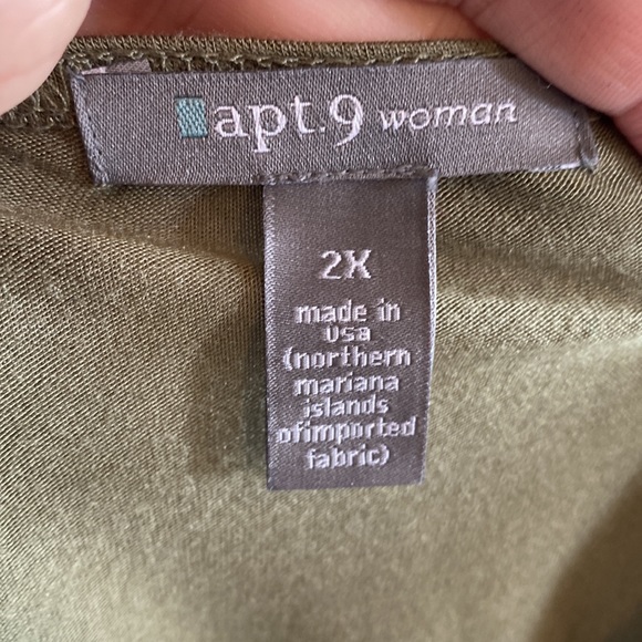 NEW Apt. 9 2X v-neck soft top - Picture 9 of 10